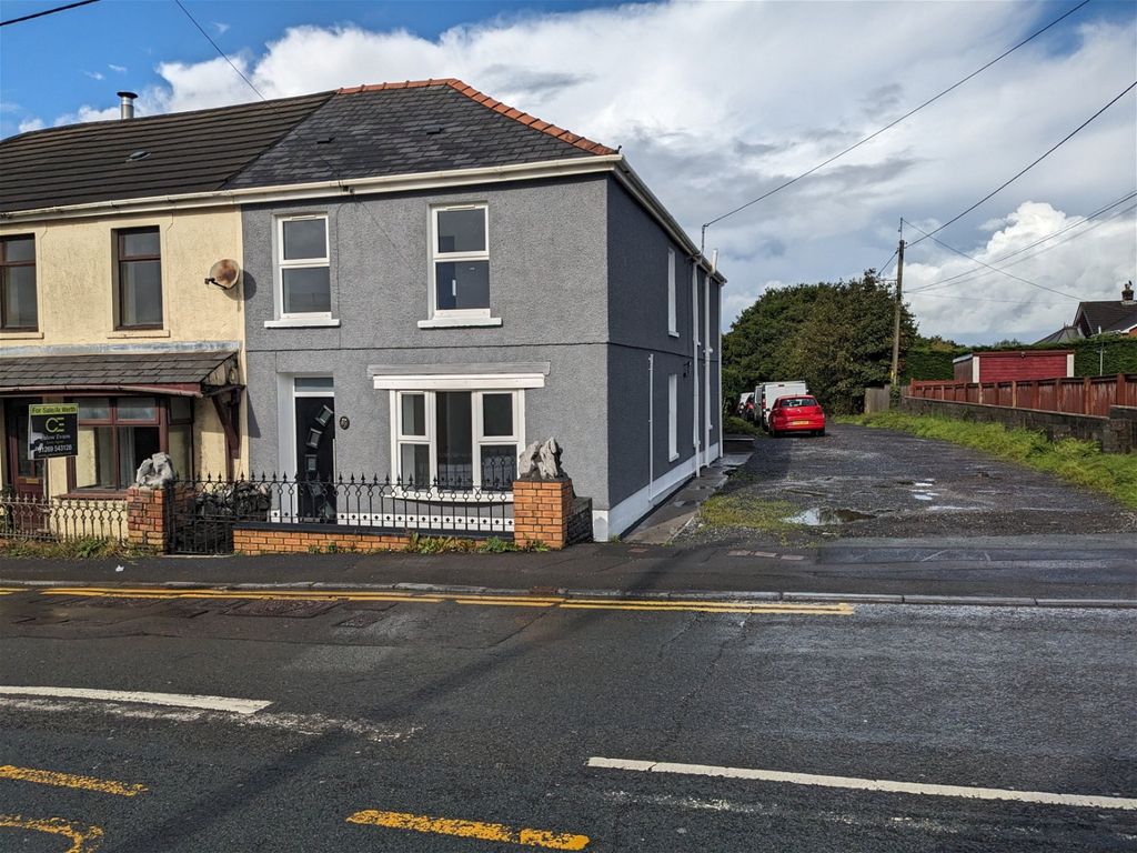 4 bed end terrace house for sale in Llandeilo Road, Cross Hands