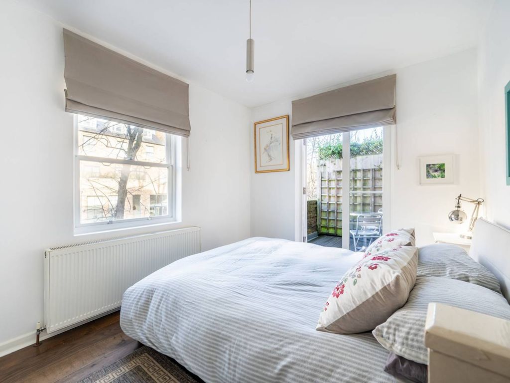1 bed flat for sale in Cambridge Gardens, North Kensington, London W10