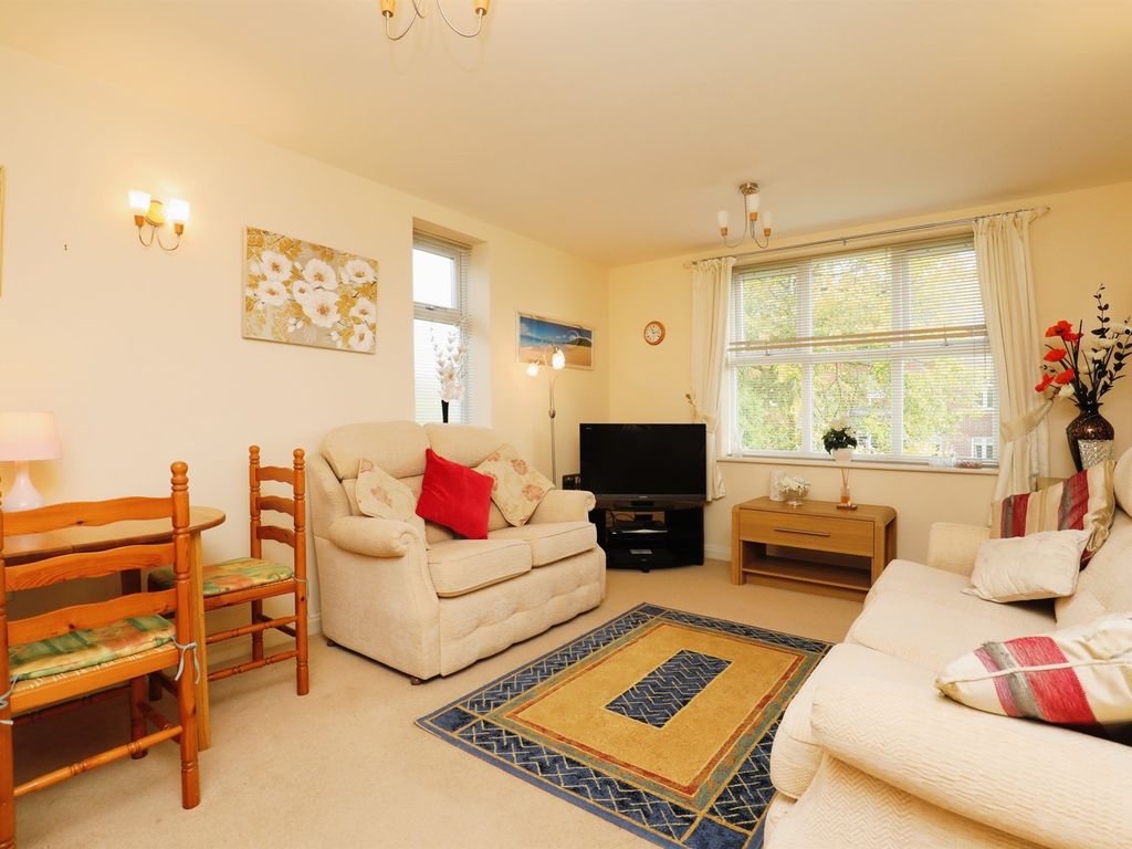2 bed flat for sale in Fidlas Road, Llanishen, Cardiff CF14, £190,000