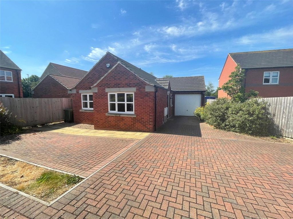 3 bed bungalow to rent in Tomlinson Close, Newton, Alfreton, Derbyshire