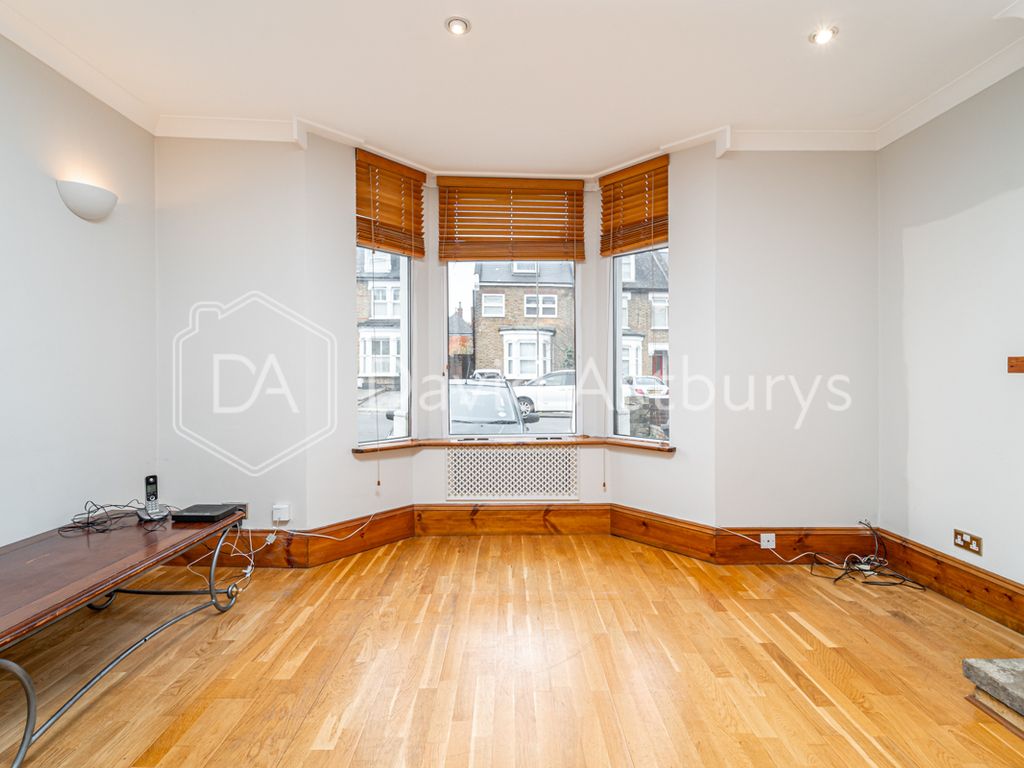 1 bed flat to rent in Parkhurst Road, New Southgate, London N11, £1,600