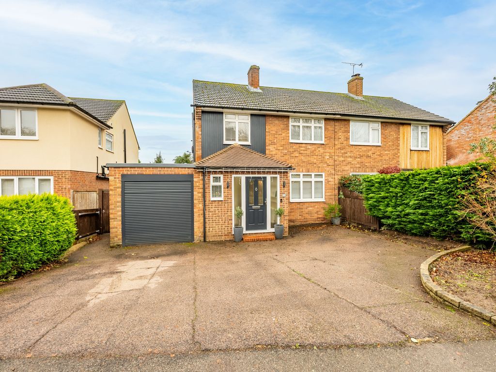 3 bed semidetached house for sale in Rowlatt Drive, St. Albans