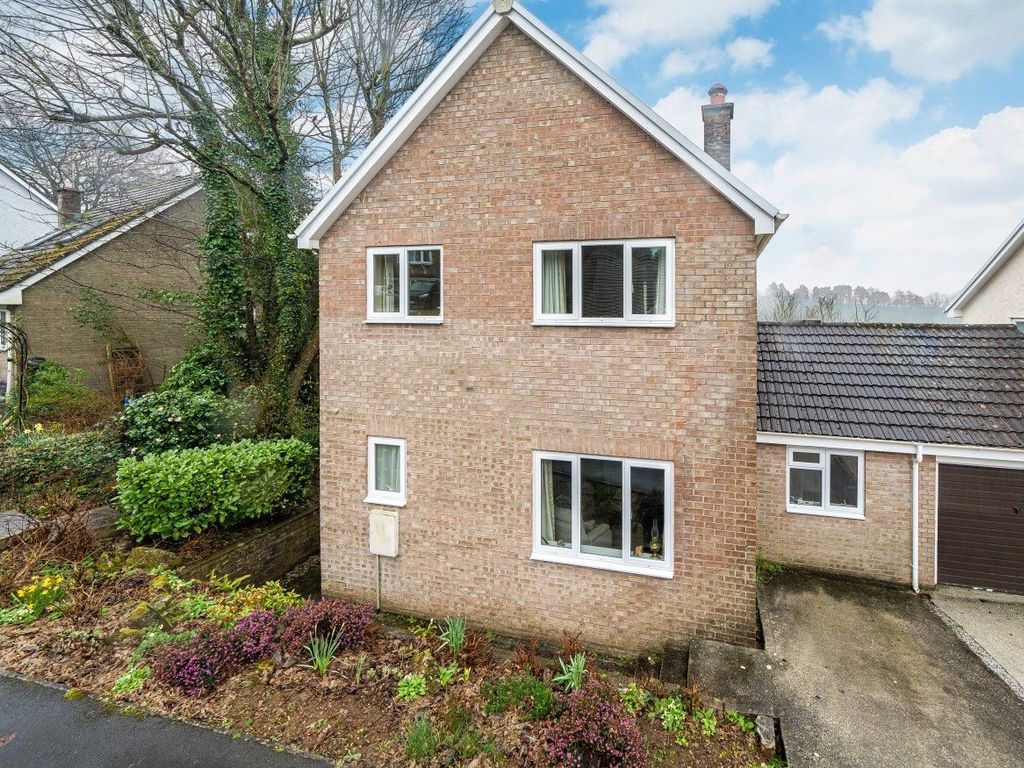 4 bed link detached house for sale in Trevanion Road, Liskeard