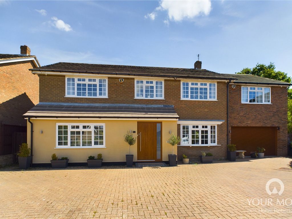 5 bed detached house for sale in Shepperton Close, Great Billing