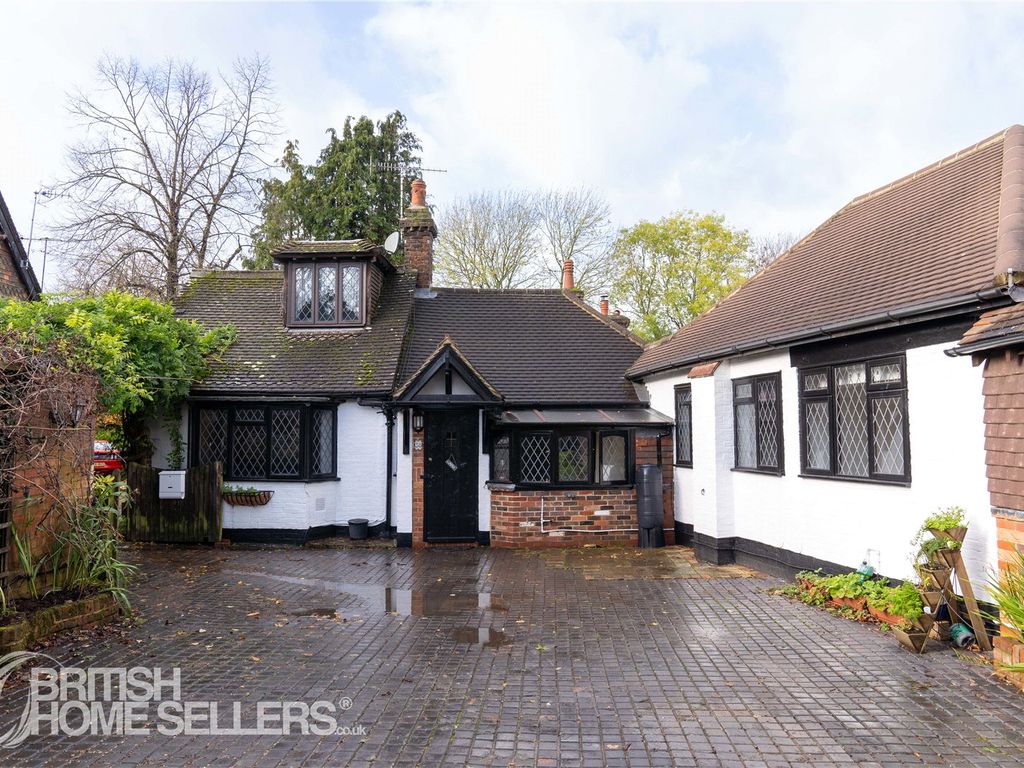 3 bed semidetached house for sale in Bonehurst Road, Horley, Surrey RH6, £550,000 Zoopla