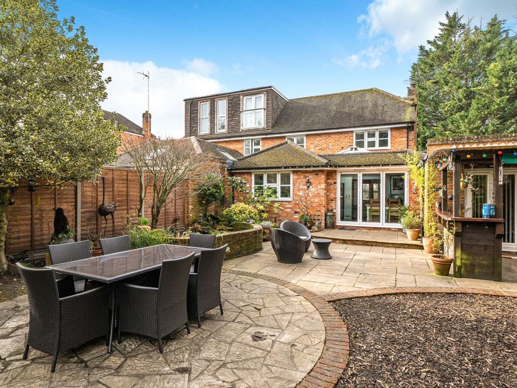 4 bed semidetached house for sale in Burpham, Guildford, Surrey GU4, £