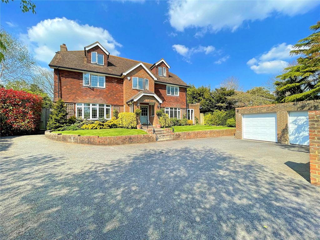 5 bed detached house for sale in The Thatchway, Angmering