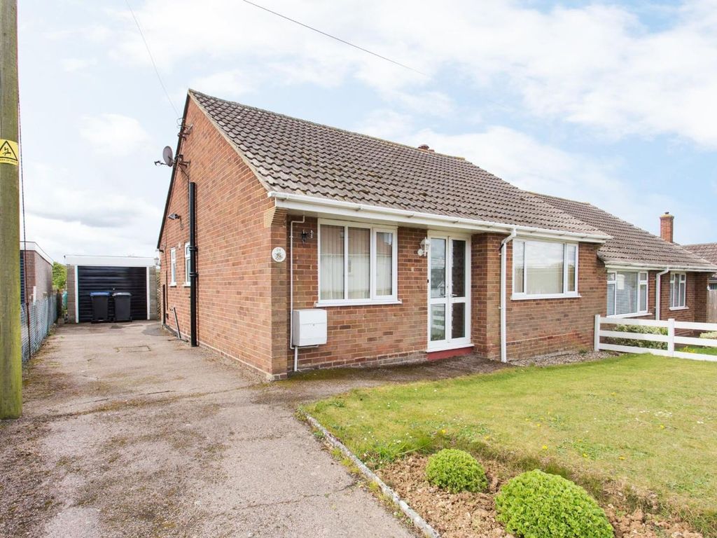 2 bed semidetached bungalow for sale in Shalmsford Street, Chartham