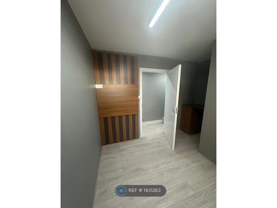 Studio to rent in Ponders End, London EN3, £1,100 pcm Zoopla