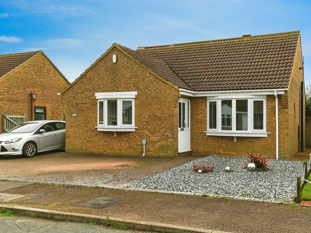 3 bed detached bungalow for sale in Philips Chase, Hunstanton PE36, £