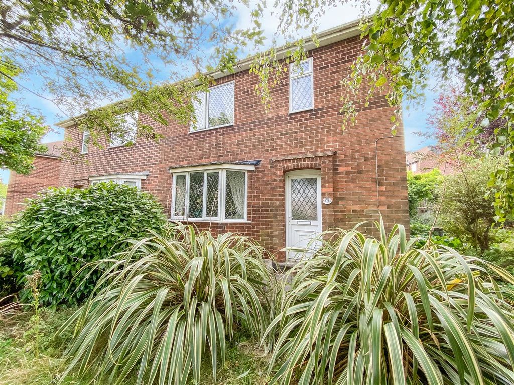 3 bed semidetached house for sale in Foxhill Road, Carlton, Nottingham