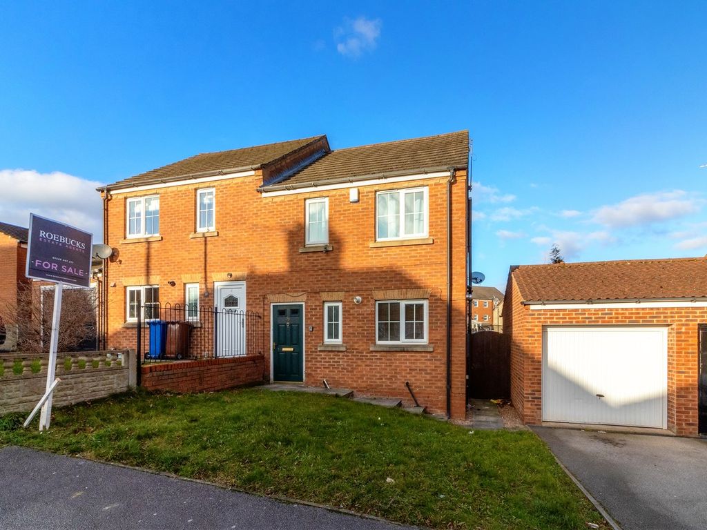 3 bed semidetached house for sale in Poplars Road, Barnsley S70, £