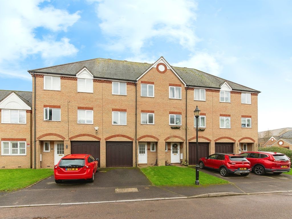 4 bed town house for sale in Norbury Avenue, Watford WD24, £520,000