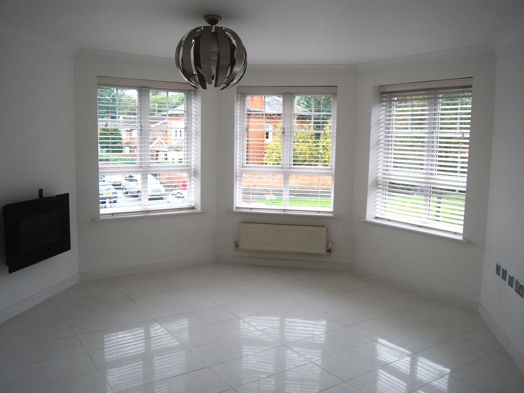 2 bed flat to rent in St. Peters Close, Bromsgrove B61, £850 pcm Zoopla