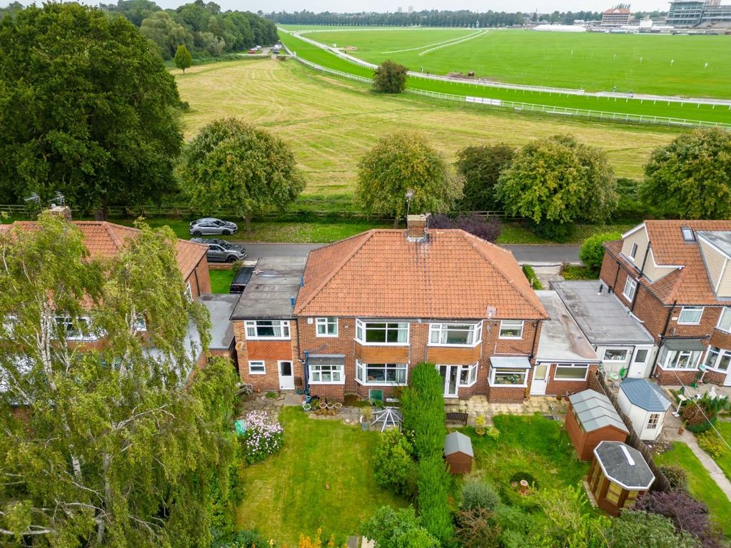 5 bed semidetached house for sale in Bracken Road, Dringhouses, York