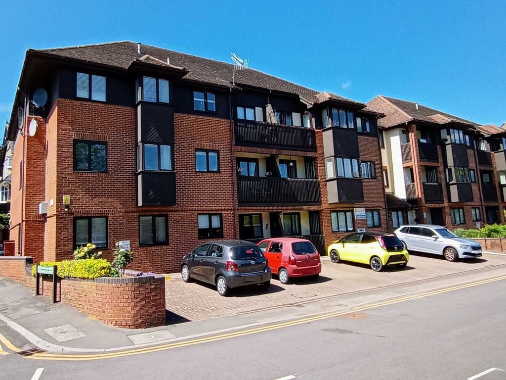 3 bed flat to rent in Gadeview, Hemel Hempstead, Retirement Property