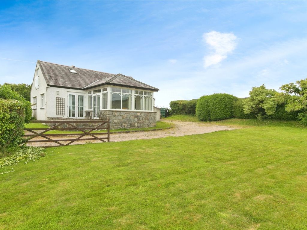 3 bed detached house for sale in LonTynPwll, Nefyn, Pwllheli, Gwynedd