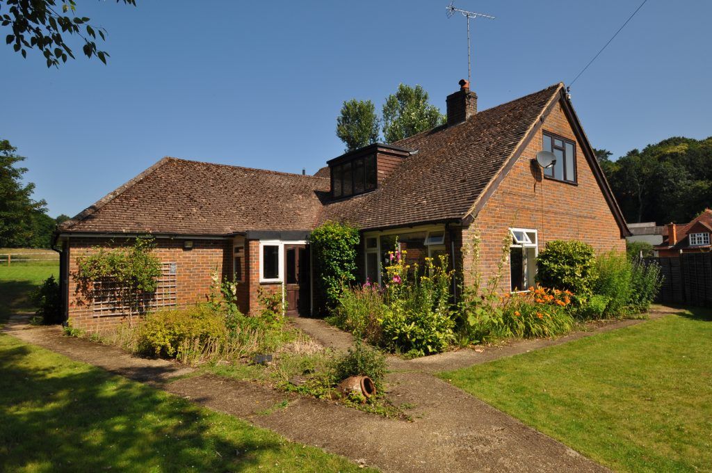 4 bed detached house to rent in Snowdenham Lane, Bramley, Guildford GU5