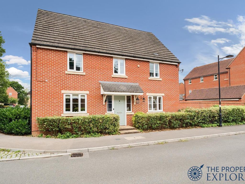 4 bed detached house for sale in Chilworth Way, SherfieldOnLoddon