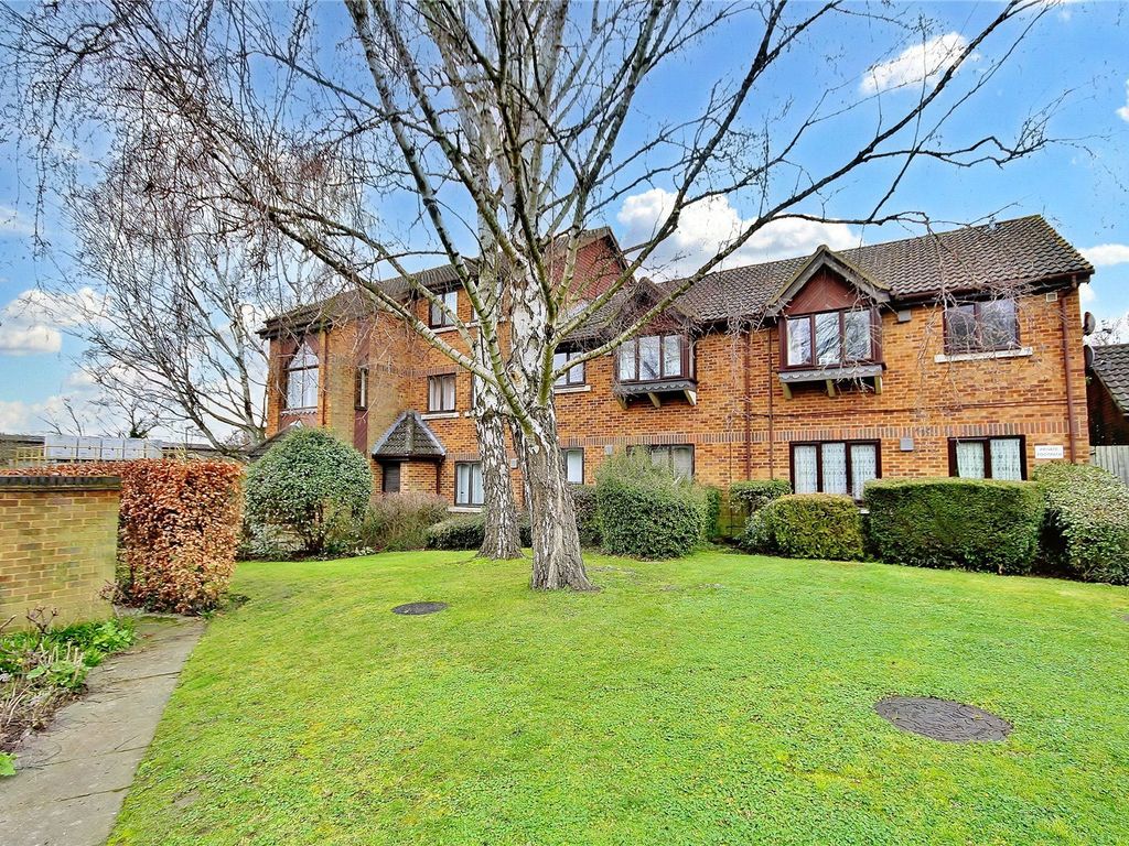 1 bed flat to rent in Beta Road, Woking, Surrey GU22, £1,100 pcm Zoopla