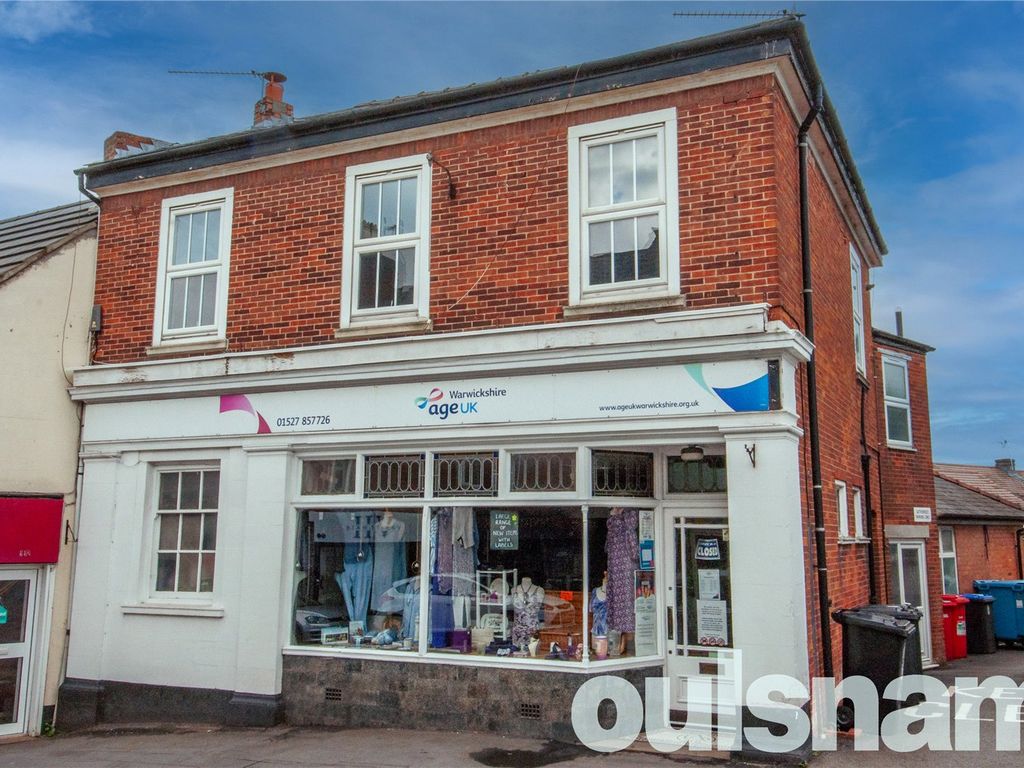 2 bed flat to rent in High Street, Studley, Warwickshire B80, £900 pcm