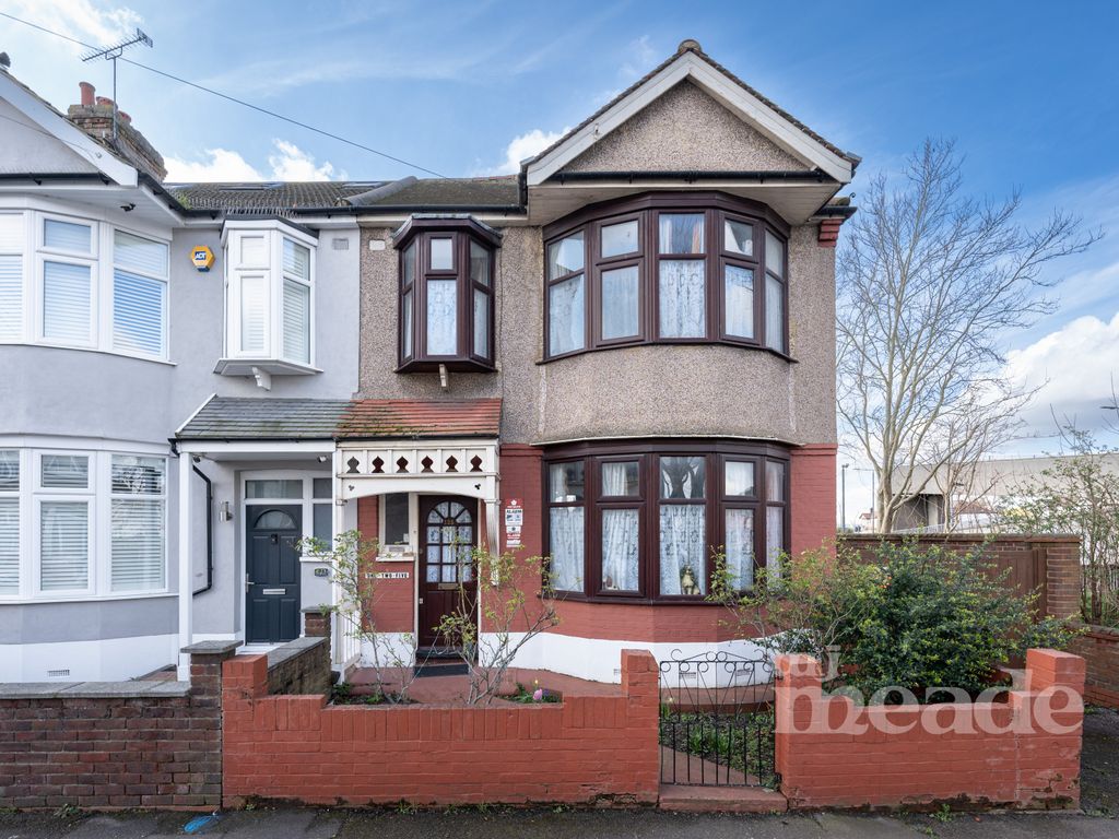 3 bed end terrace house for sale in Garner Road, London E17, £599,995