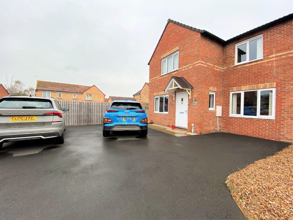 4 bed property for sale in Smithy Croft, BoltonUponDearne, Rotherham
