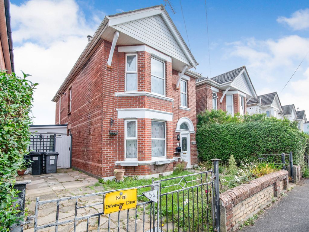 3 bed detached house for sale in Shaftesbury Road, Bournemouth BH8, £420,000 Zoopla