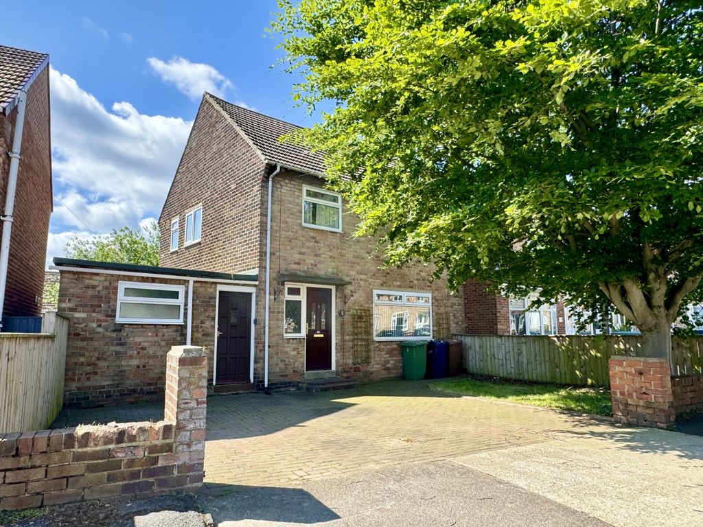 3 bed semidetached house for sale in Reeth Square, Redhouse