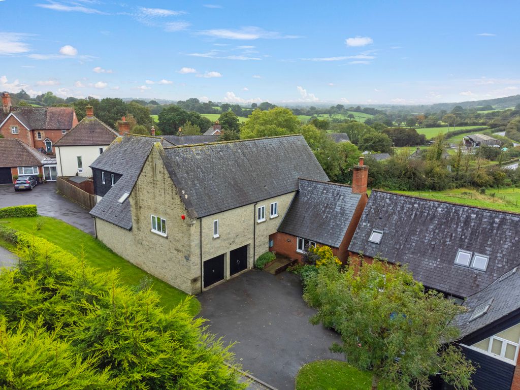 4 bed semidetached house for sale in Norton House, Long Cross