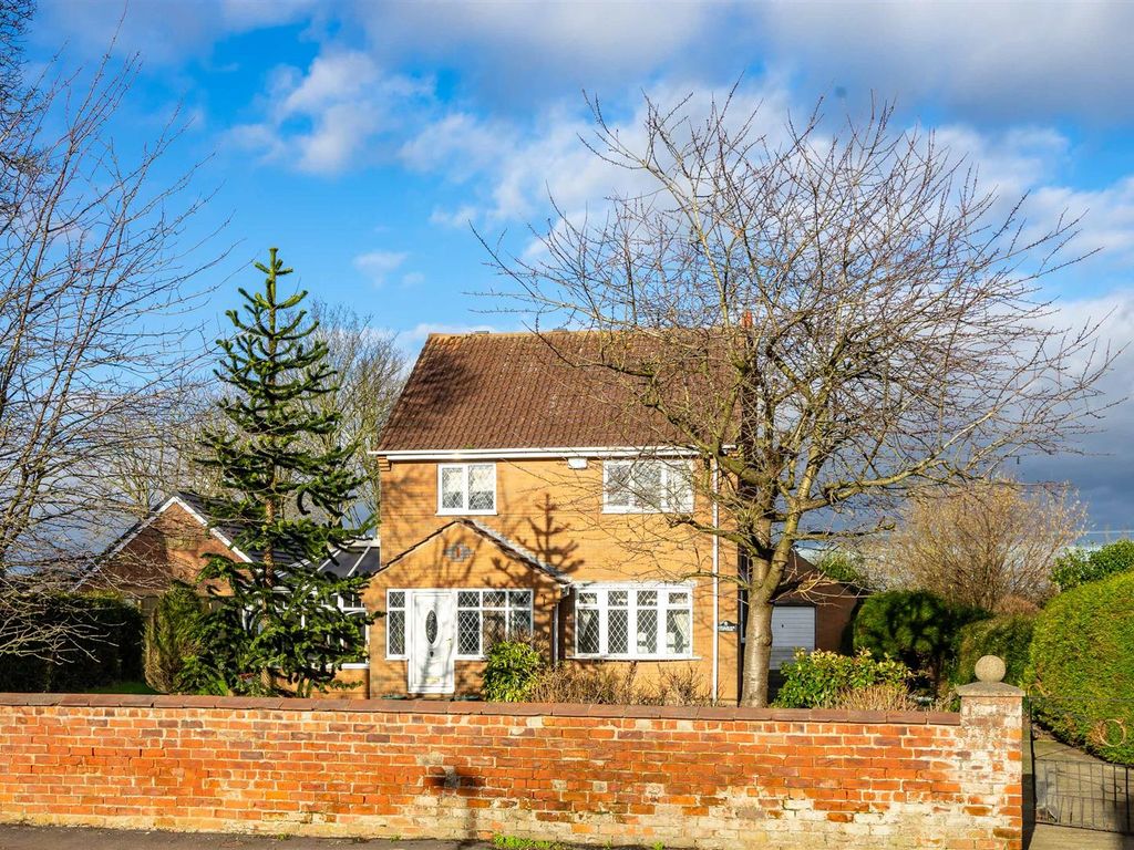 3 bed detached house for sale in Main Road, Thorngumbald, Hull HU12, £