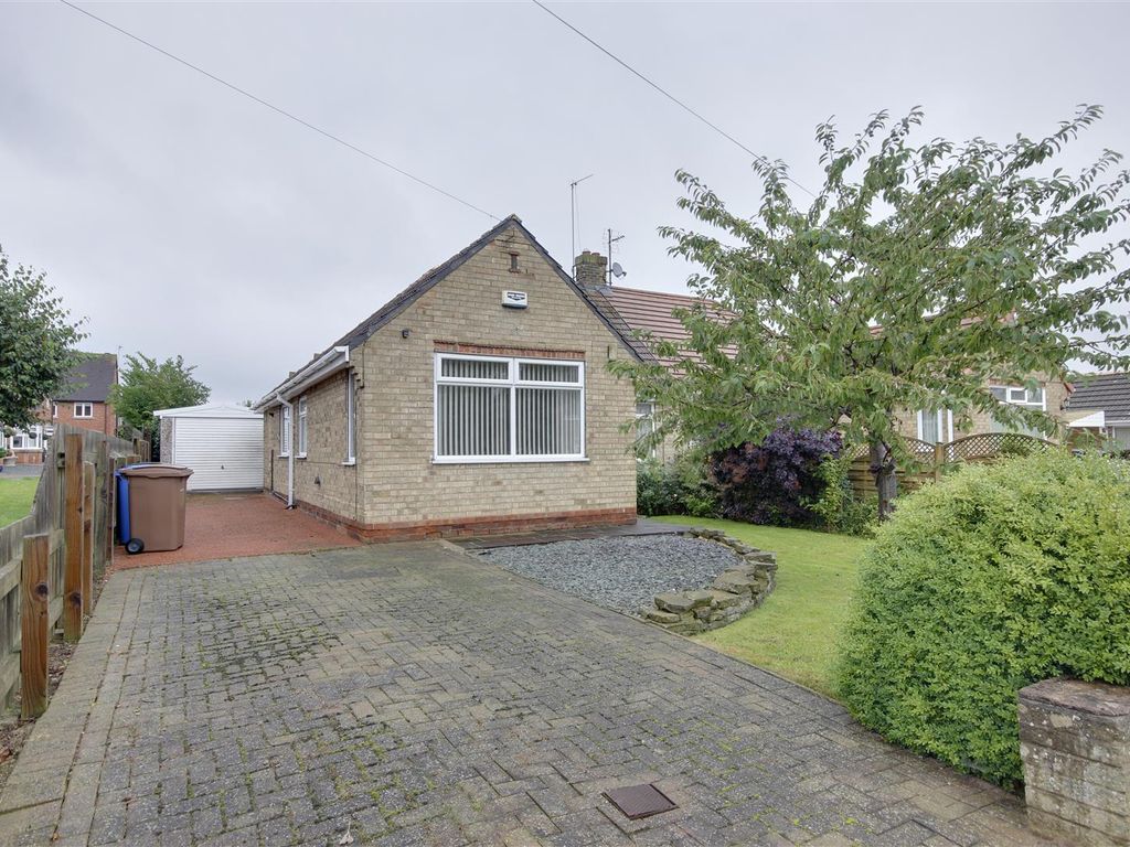 2 bed semidetached bungalow for sale in Woodland Drive, Anlaby, Hull