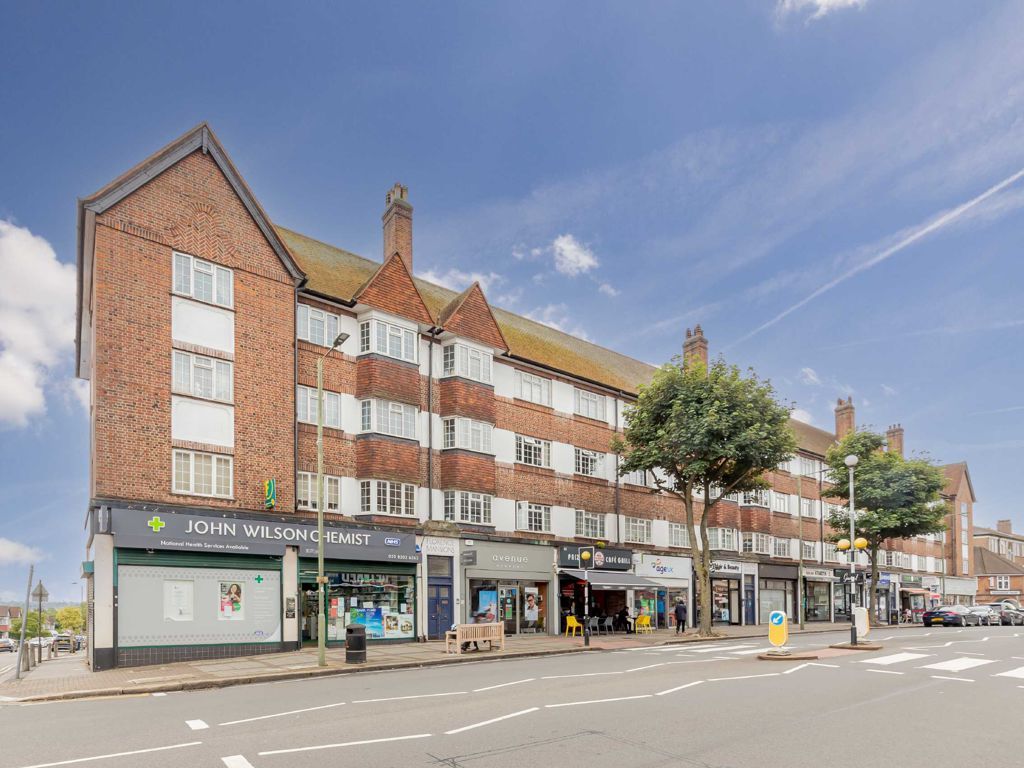 3 bed flat to rent in Vivian Avenue, London NW4, £2,100 pcm Zoopla