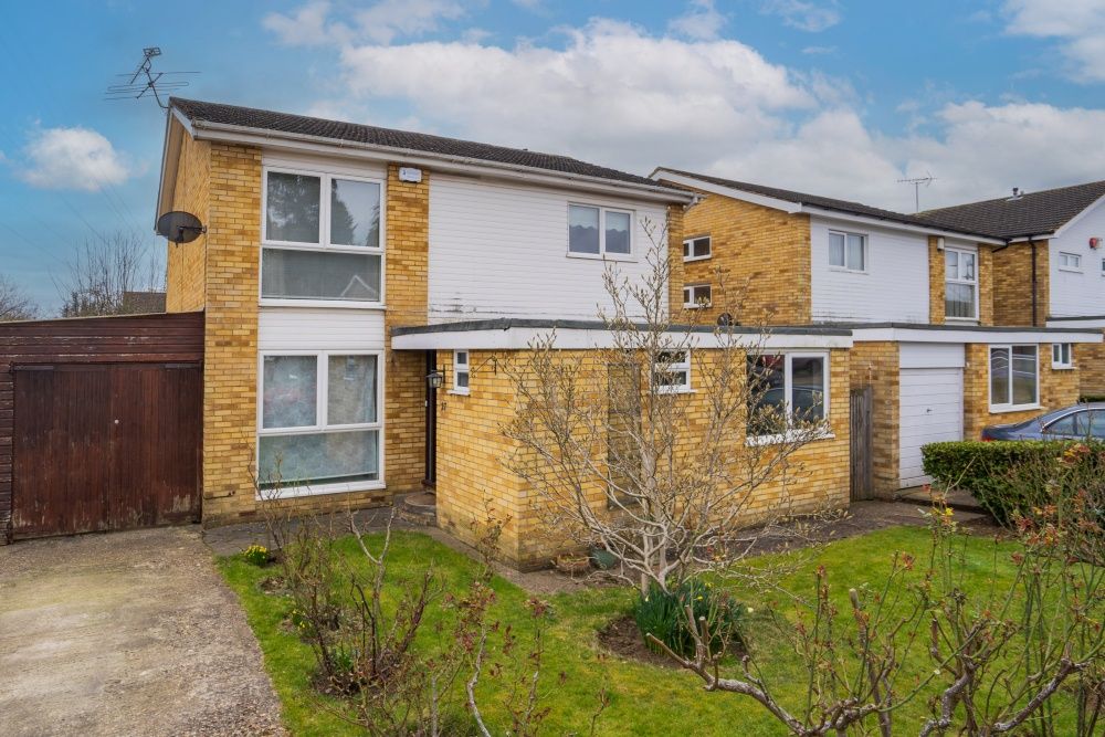 4 bed detached house for sale in Wessex Drive, Hatch End, Pinner HA5