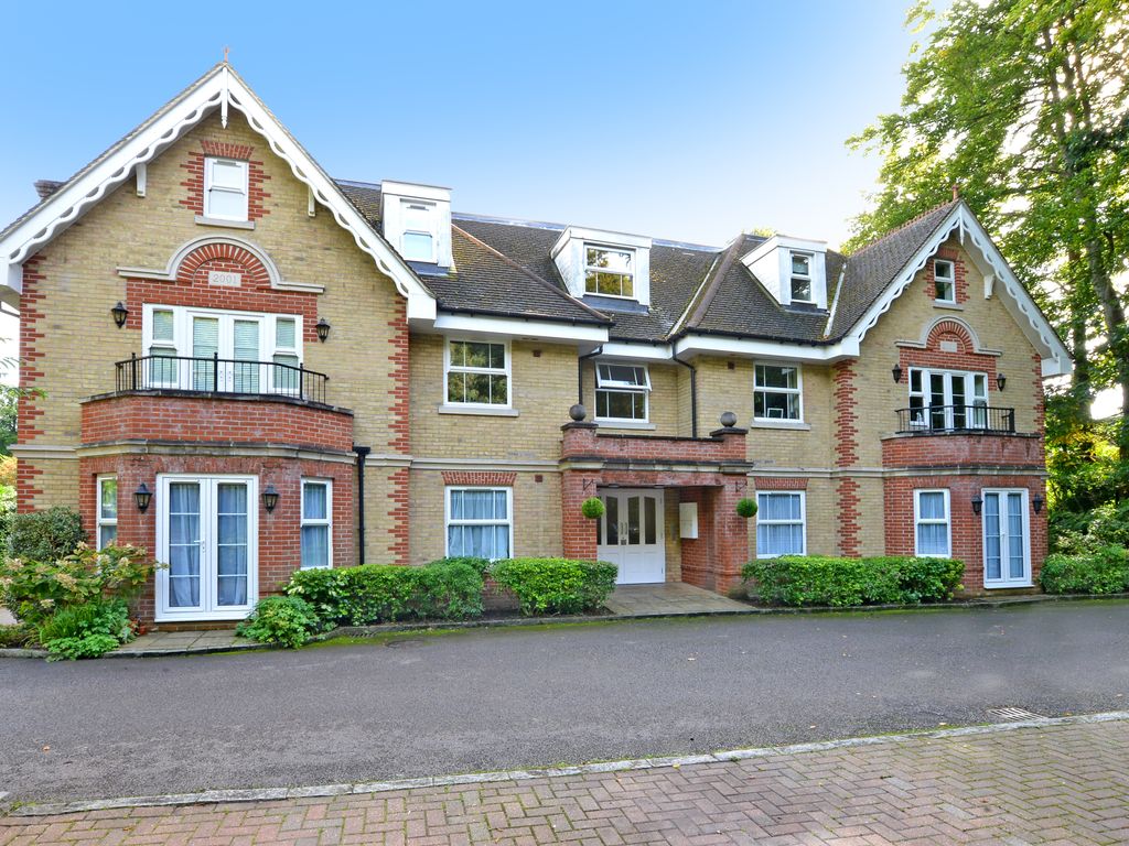 2 bed flat to rent in London Road, Camberley GU15, £1,400 pcm Zoopla