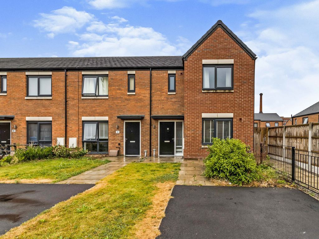 3 bed semidetached house to rent in James Leach V C Road, Manchester