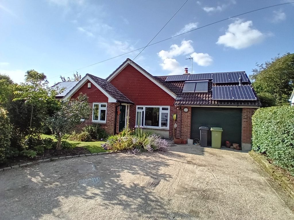 5 bed detached bungalow for sale in Butchers Lane, Three Oaks, Hastings