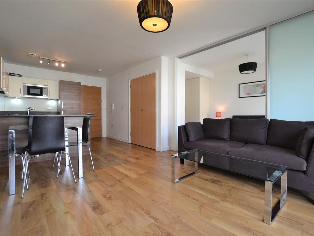 1 bed flat to rent in Park Lodge Avenue, West Drayton UB7, £1,300 pcm Zoopla