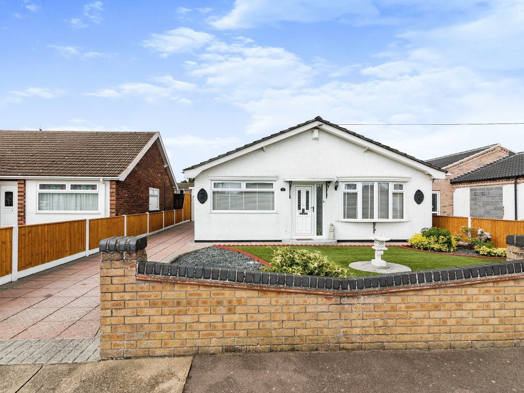 3 bed detached bungalow for sale in Squires Walk, Lowestoft NR32 Zoopla