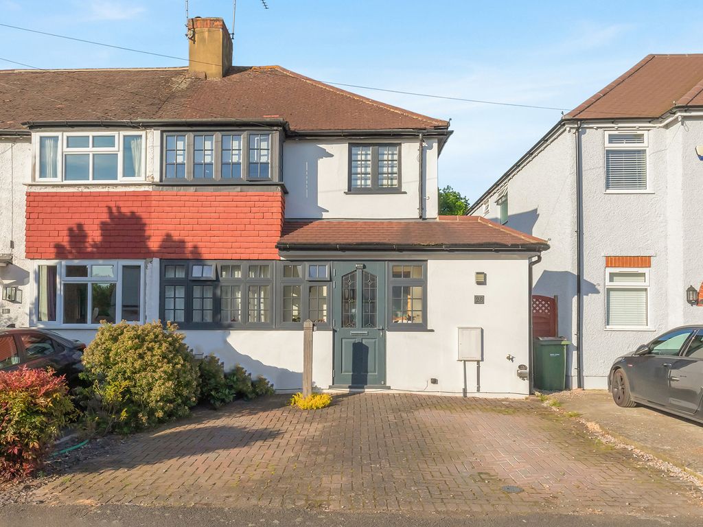 3 bed semidetached house for sale in Read Road, Ashtead KT21, £650,000