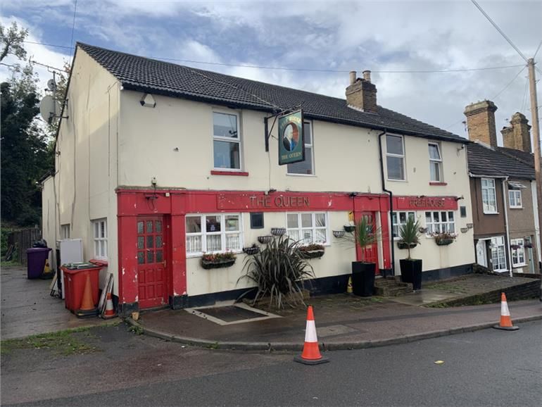 Pub/bar for sale in The Queen Public House, 5862 New Road, South