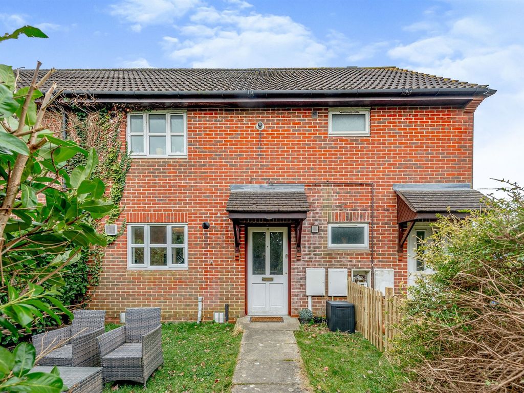 1 bed property for sale in Dingle Close, Crawley RH11, £220,000 Zoopla