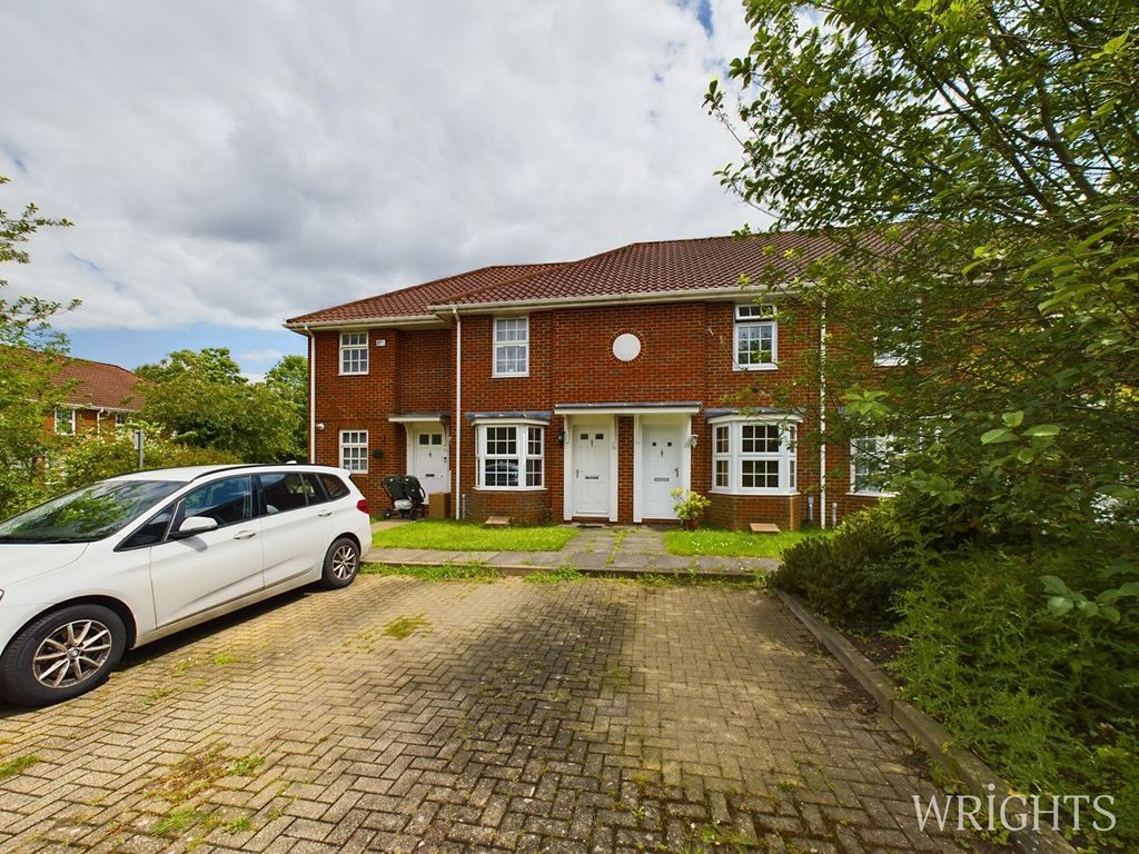 2 bed terraced house for sale in Longcroft Gardens, Welwyn Garden City
