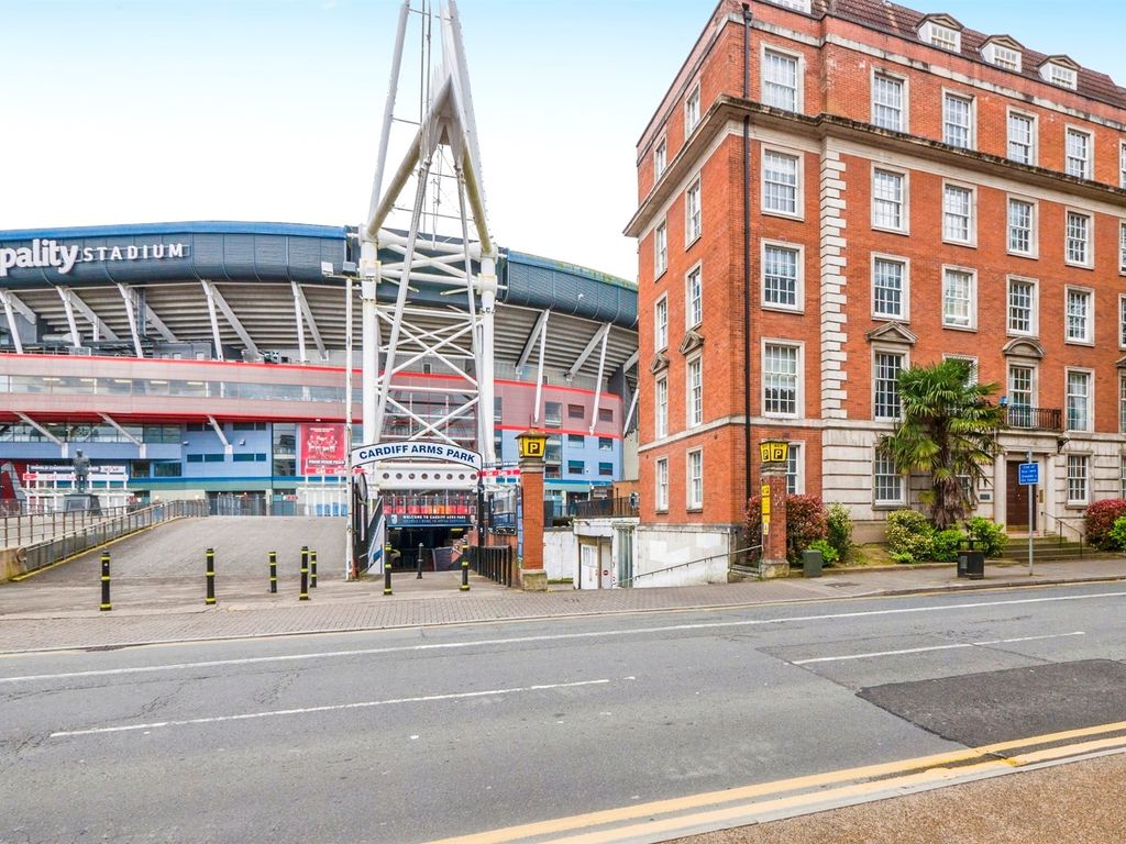 2 bed flat for sale in Westgate Street, Cardiff CF10, £200,000 Zoopla