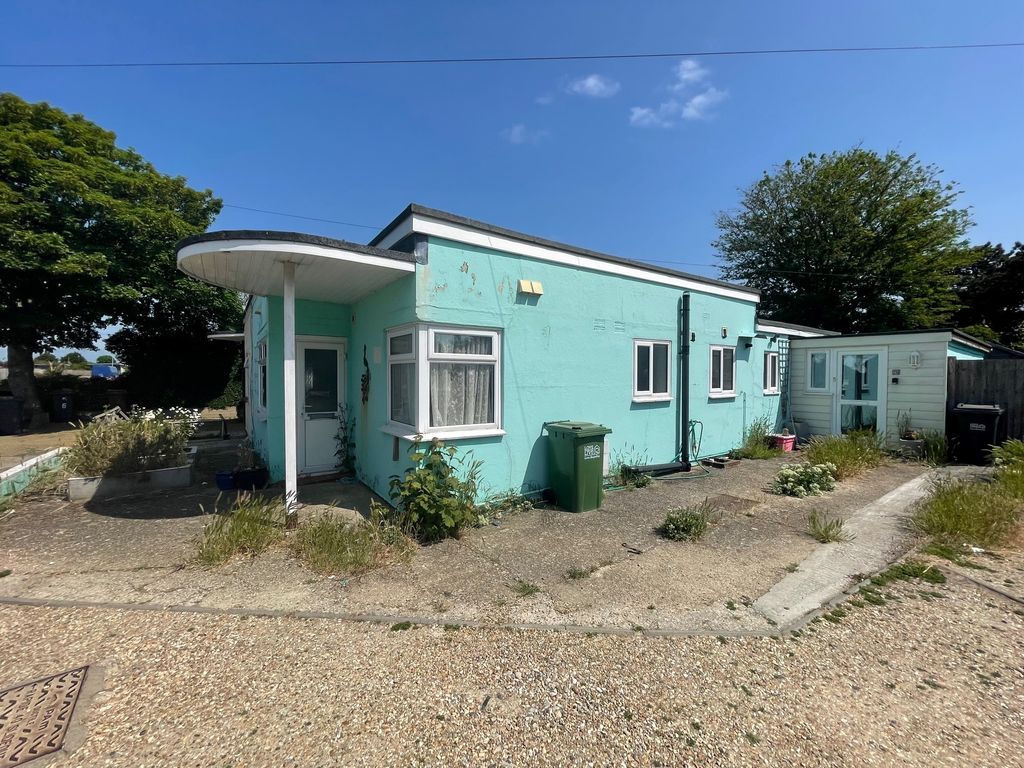3 bed bungalow to rent in Marine Close, Pevensey Bay, Pevensey BN24