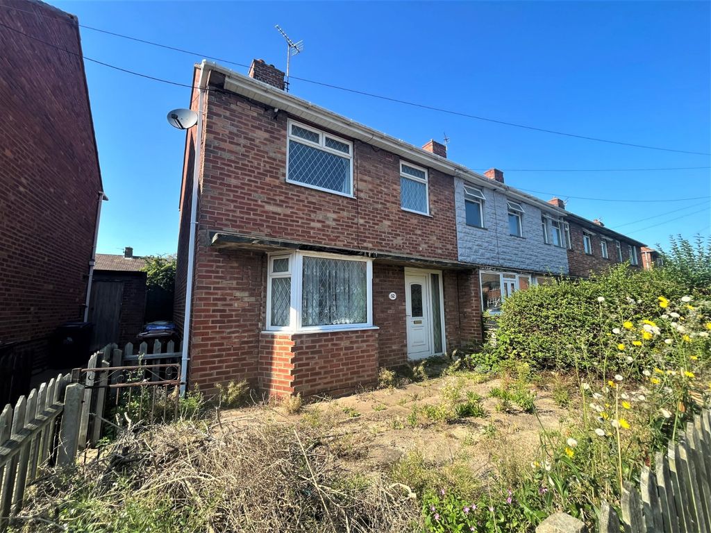 3 bed semidetached house for sale in Caistor Drive, Grimsby