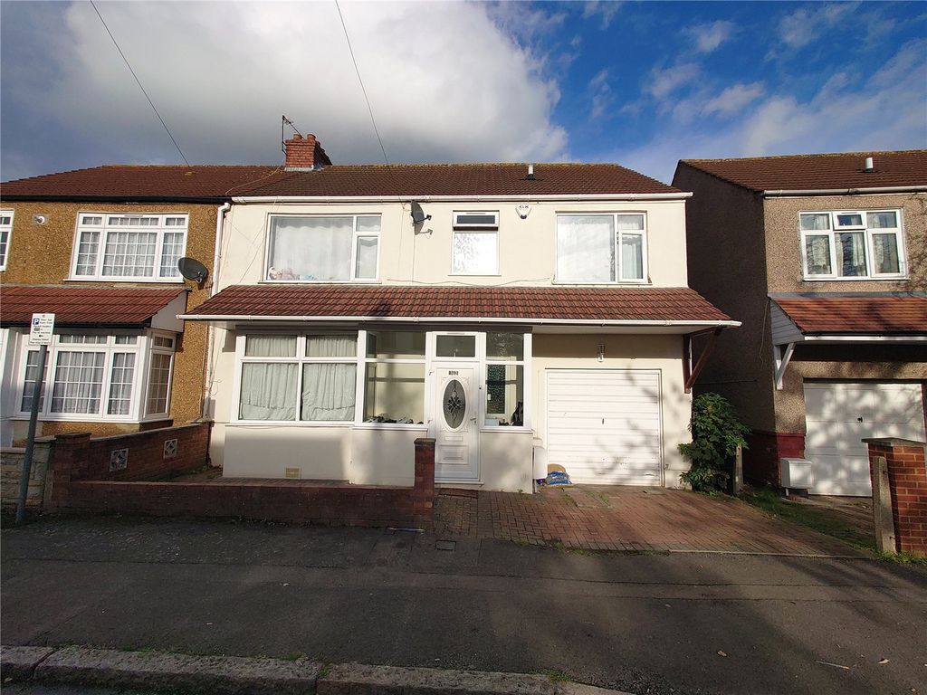 4 bed semidetached house for sale in Mount Road, Hayes, Greater London