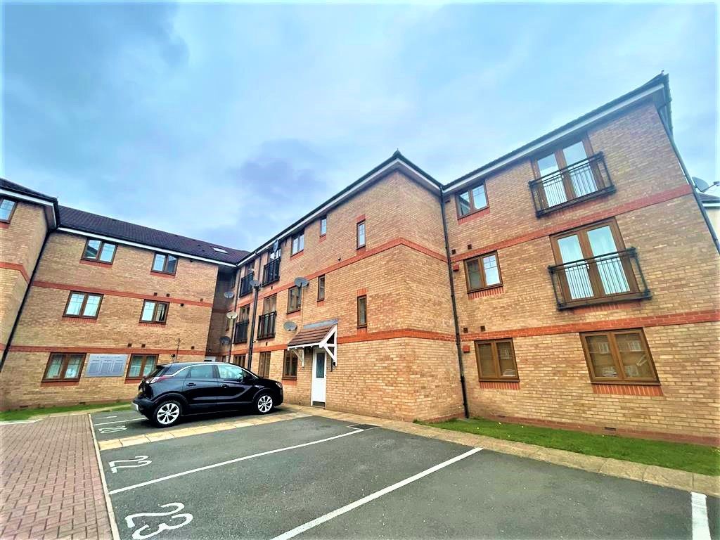 2 bed flat to rent in Oberon Grove, Wednesbury WS10, £800 pcm Zoopla