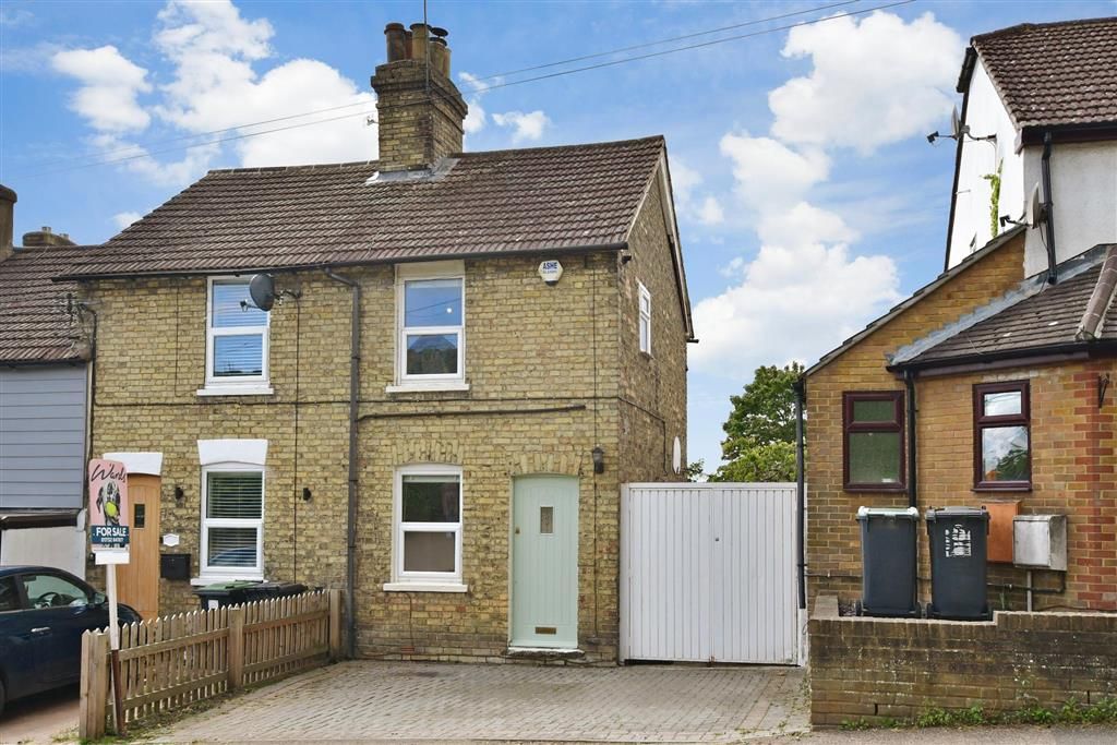 2 bed end terrace house for sale in Rochester Road, Burham, Rochester