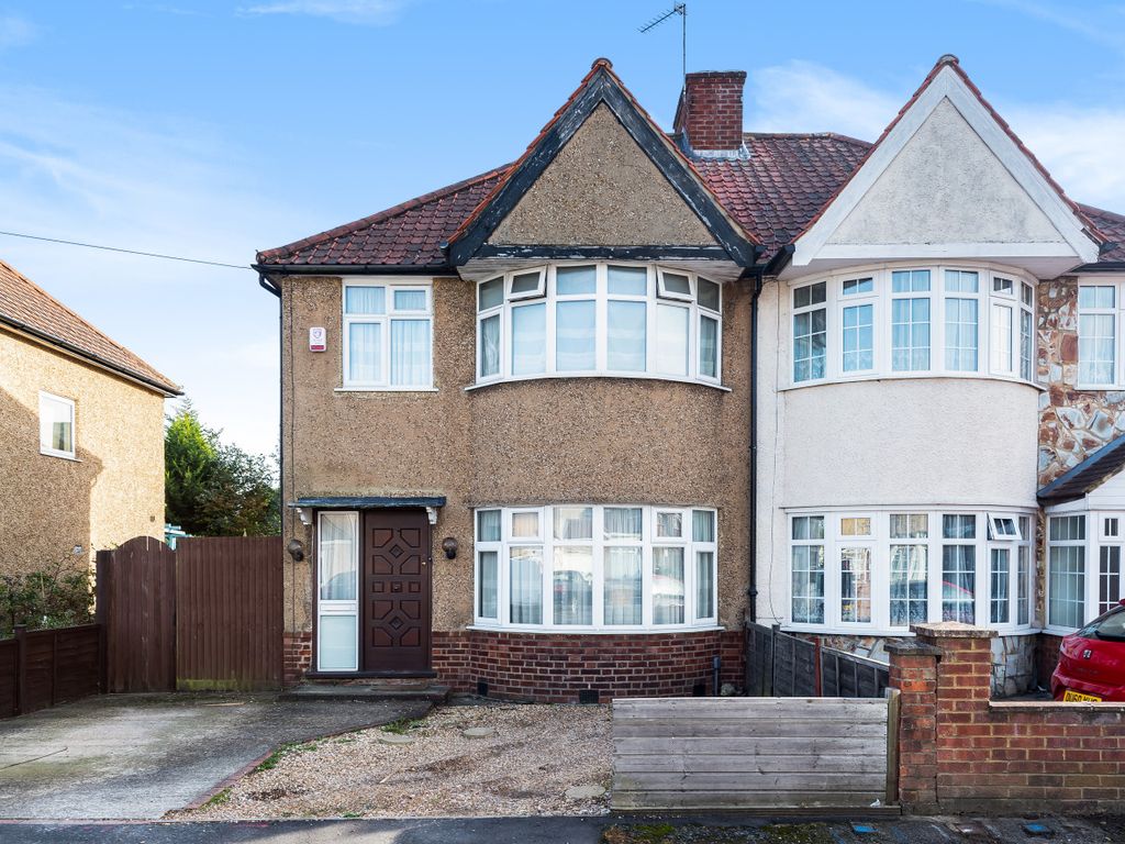3 bed semidetached house for sale in Lansdowne Road, Uxbridge